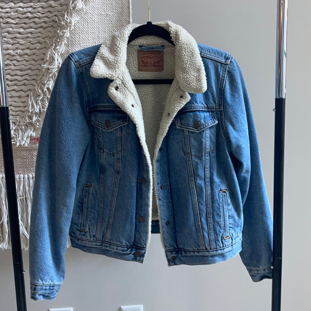 Levi’s Jean Jacket with sherpa inside!
